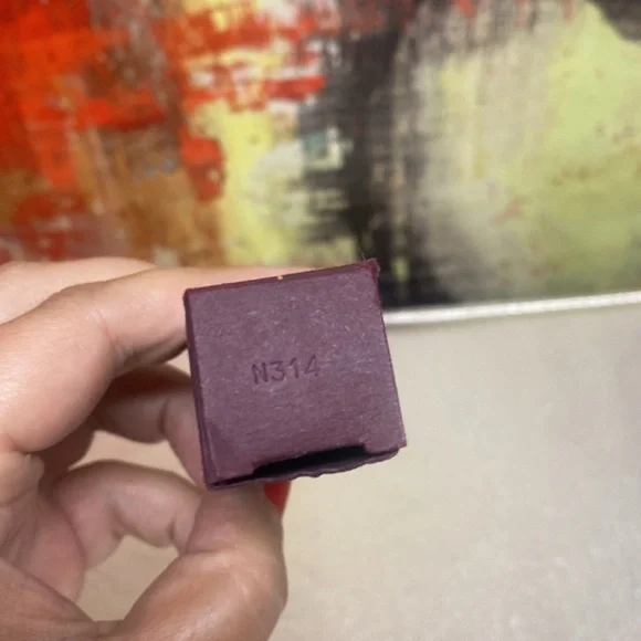 Charlotte Tilbury The Queen Matte Revolution Long Lasting Lipstick in box - Picture 8 of 11